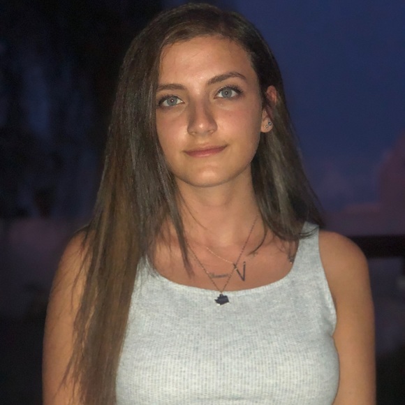 Meet your Posher, Yasmine - Picture 3 of 4